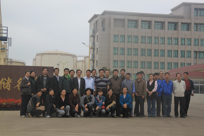 黄色导航
教师参观中储粮日照粮油储备库