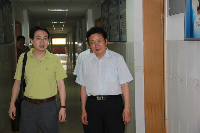 天津科技大学副校长王硕教授莅临黄色导航
指导工作