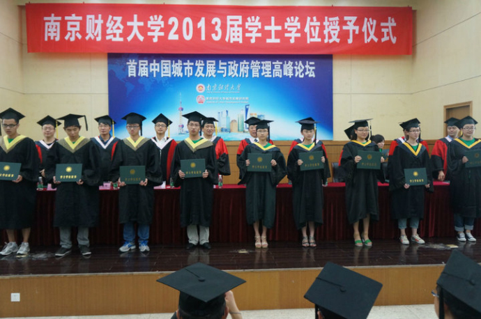 黄色导航
隆重举行2013届毕业生学士学位授予仪式