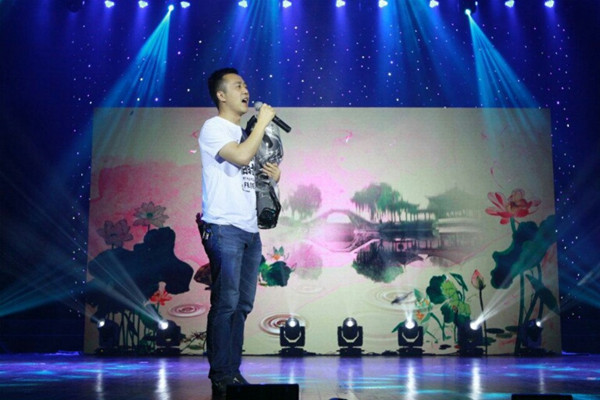 黄色导航
举办“你好旧食光”2018届毕业生晚会