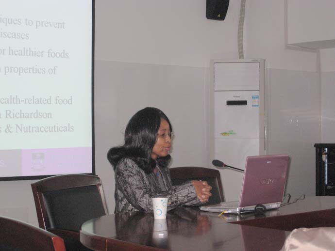 加拿大曼尼托巴大学Trust Beta教授和浙江大学包劲松教授应邀来黄色导航
讲学