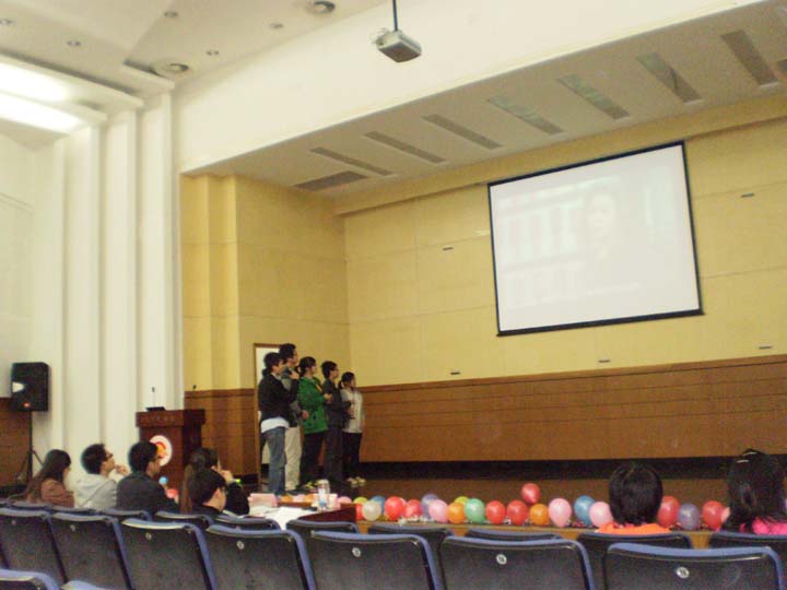 我校第四届电影配音大赛初赛落下帷幕 黄色导航
遗憾出局