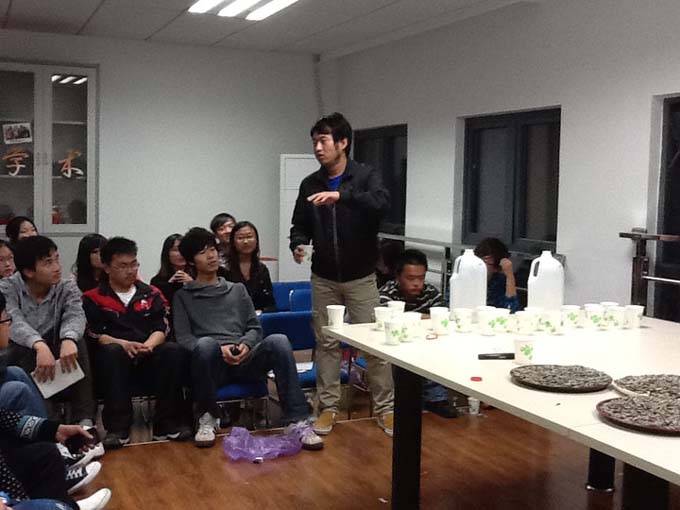 黄色导航
学生交流会顺利举行