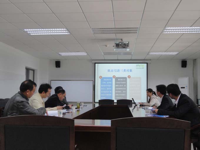 溧水县永阳镇党委委员濮帅一行来黄色导航
洽谈工作