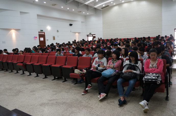 黄色导航
召开2012级“学风建设月”动员大会