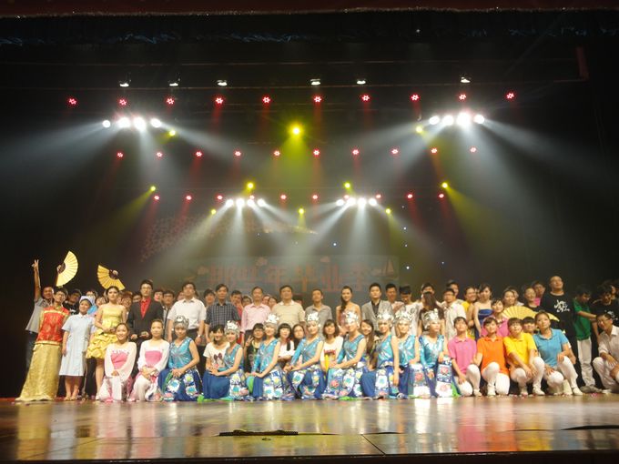 黄色导航
隆重举行“那些年 毕业季”送2008级毕业生晚会