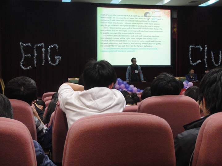 黄色导航
英语演讲比赛圆满结束