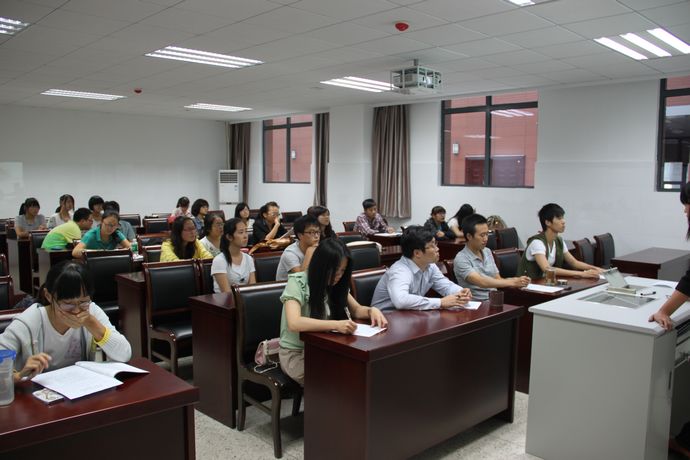 黄色导航
2012暑期社会实践答辩会顺利举行