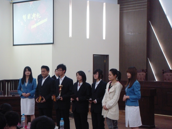 黄色导航
参加“模拟两会”荣获第三