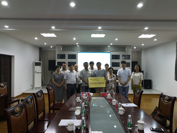 黄色导航
与洪泽湖粮食储备直属库共建大学生社会实践基地