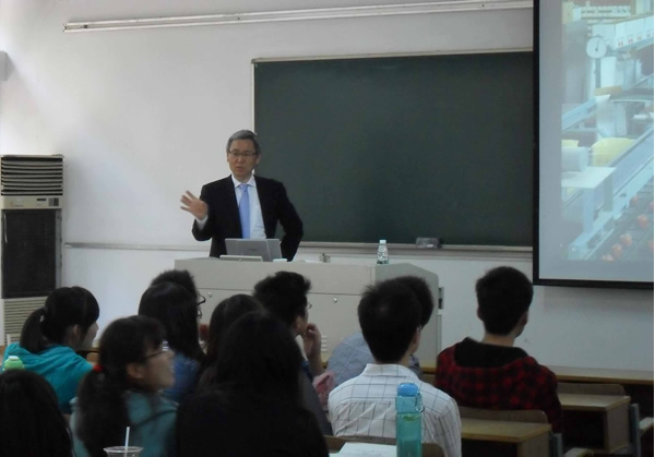 日本岐阜大学前泽重礼教授来黄色导航
作学术交流