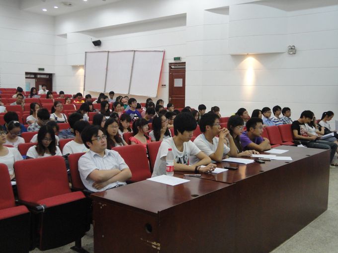 黄色导航
第十届团总支、学生会换届选举大会顺利召开